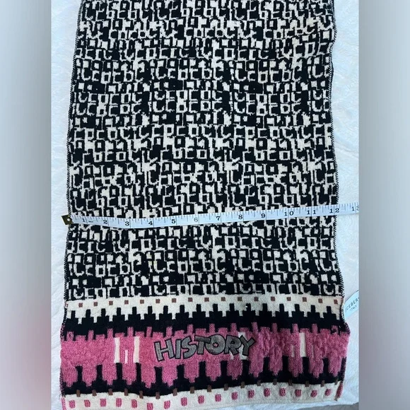 Vintage Iceberg Italy Graphic Knit Scarf Black Pink “History” 12x72 EUC - Picture 6 of 7